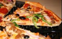 Międzynarodowy Dzień Pizzy. Jaką pizze najchętniej wybierają Polacy?