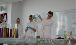 Mali studenci na dużych uczelniach