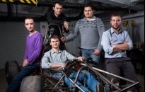 Pięciu w bolidzie. Od studenckiej przygody do innowacyjnego biznesu