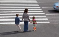 Pieszy przed przejściem - kierowca stoi?!