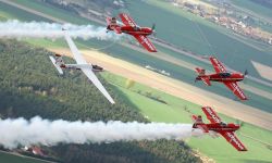 Podniebne akrobacje na Podkarpackich Pokazach Lotniczych