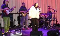 Grażyna Łobaszewska: Śpiewając, dzielę się emocjami