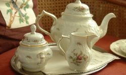 Porcelana im starsza, tym cenniejsza. Sygnatura określa wiek