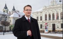 Debiuty w Sejmie - Piotr Uruski. Sanok pozazdrościł Bieszczadom i ma posła