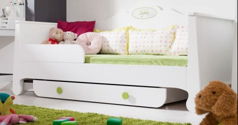 Modny trend? Białe meble w dziecięcym pokoju