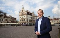 Poseł jest od konkretnej pracy, a nie od pokazywania się