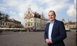 Poseł jest od konkretnej pracy, a nie od pokazywania się