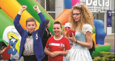 Rodzinny piknik w salonie Dacii auta w sam raz dla rodziny