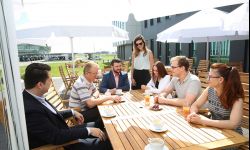 Networking i praca na świeżym powietrzu w ogródku Aeropolis 