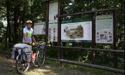 Podróżnik z Krosna przez 10 lat ,,polował" na leśne tablice!