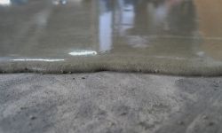 Wyrównywanie posadzki pod panele - krok po kroku