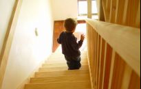 Jak zabezpieczyć drewniane elementy wykończenia domu