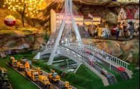 Szopka w Kielanówce z nowinką - miniaturą portu lotniczego w Jasionce 