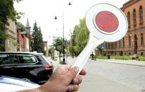 50 km w terenie zabudowanym. Nocą pojedziemy wolniej?