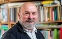 Pomagać w kryzysach. Felieton Krzysztofa Martensa