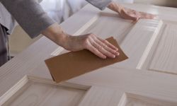 Stare drzwi jak nowe. Jak odnowić domową stolarkę?!