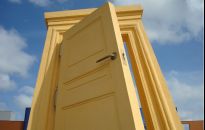 Jak prawidłowo zamontować drzwi zewnętrzne?