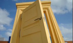 Jak prawidłowo zamontować drzwi zewnętrzne?