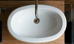 Beton, drewno, wanny wolnostojące i inne trendy łazienkowe 2017