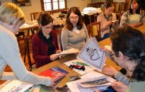 Warsztaty haftu ludowego w skansenie w Kolbuszowej