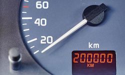 Jak sprawdzić przebieg samochodu i jego historię przed zakupem