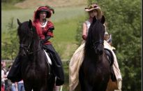 Parady koni i jazda w stylu west - targi końskie w Lutowiskach 