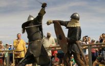 Widowiskowa bitwa o panowanie nad grodem w Trzcinicy