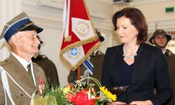 Walczył w AK i budował schron dla Hitlera. Właśnie otrzymał Krzyż Oficerski