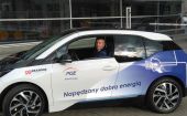 Pracownicy PGE Obrót w Rzeszowie testują samochody elektryczne