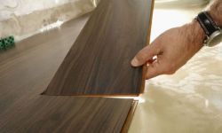 Jak właściwie ułożyć panele laminowane [zdjęcia i film]