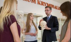 Wykładowca WSPiA został specjalistą od wykrywacza kłamstw