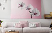 Egzotyczne storczyki czy eleganckie róże? Wybieramy kwiatowy obraz do pokoju