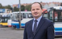 128 mln zł na nowe podmiejskie autobusy, drogi i parkingi