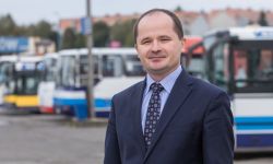 128 mln zł na nowe podmiejskie autobusy, drogi i parkingi