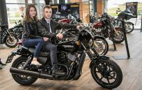 Chłopak, który wygrał harleya, odebrał kluczki: To legenda i jest mój!