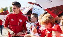 Robert Lewandowski i inni piłkarze Bayernu Monachium odebrali nowe modele Audi