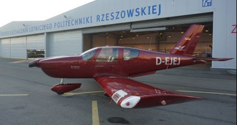 Samolot dla studentów pilotażu. Zapłacił marszałek