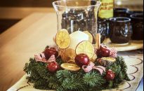 Jak opóźnić opadanie igieł z choinek i stroików świątecznych