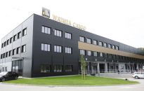 Trzech kolejnych najemców w Waimea Cargo w Jasionce