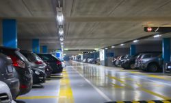 Garażowanie samochodu służbowego poza siedzibą spółki z pełnym odliczeniem VAT