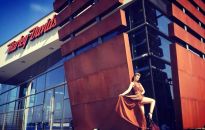 Skórzane muzy na harleyach. Pokaz mody Basi Olearki