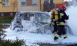 Poszukujemy mężczyzny, który pomógł, gdy zapalił się samochód z dziećmi