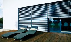 Rolety screen, żaluzje fasadowe, markizy czy pergole? Jak skutecznie chronić dom przed słońcem