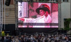 Pierwszy dzień festiwalu w Łańcucie. "Bal maskowy" przed zamkiem 