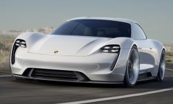 Mission E: pierwszy całkowicie elektryczny sportowy samochód Porsche nazywa się Taycan