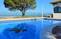 Aranżacja strefy basenowej- na jakie materiały warto postawić?