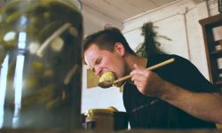 Amerykanin Ryan Socash chwali podkarpackie pierogi, proziaki i szarlotkę