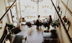 Elektryczna kurtyna powietrzna - optymalne rozwiązanie dla sklepów i magazynów