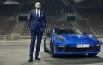 Marcin Gortat za kierownicą hybrydowego Porsche Panamera Sport Turismo