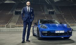 Marcin Gortat za kierownicą hybrydowego Porsche Panamera Sport Turismo